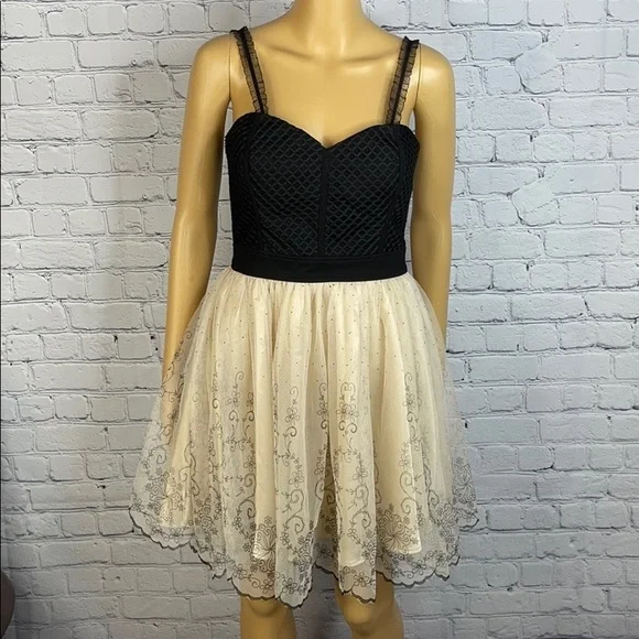 white christmas dresses Bandage & Lace Dress – bebe main image 0